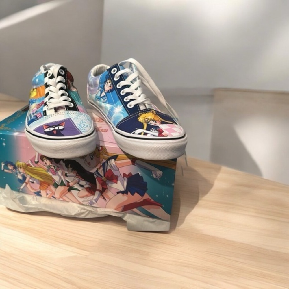 Vans Old Skool Patchwork
Pretty Guardian Sailor Moon size 7.5 women’s